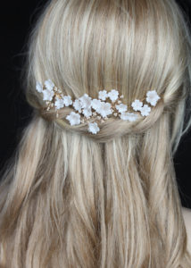 LAURETTE floral hair pins in gold 2