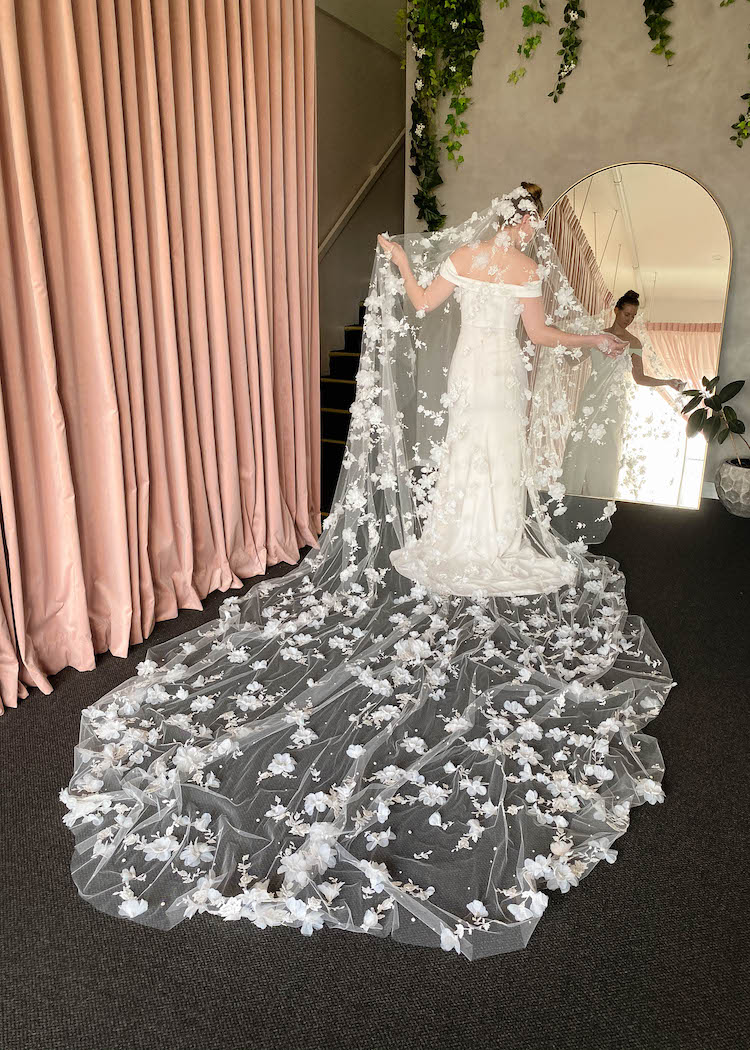 https://www.taniamaras.com/wp-content/uploads/2020/04/Bespoke-for-Monica_411cm-fully-embellished-wedding-veil-1.jpg