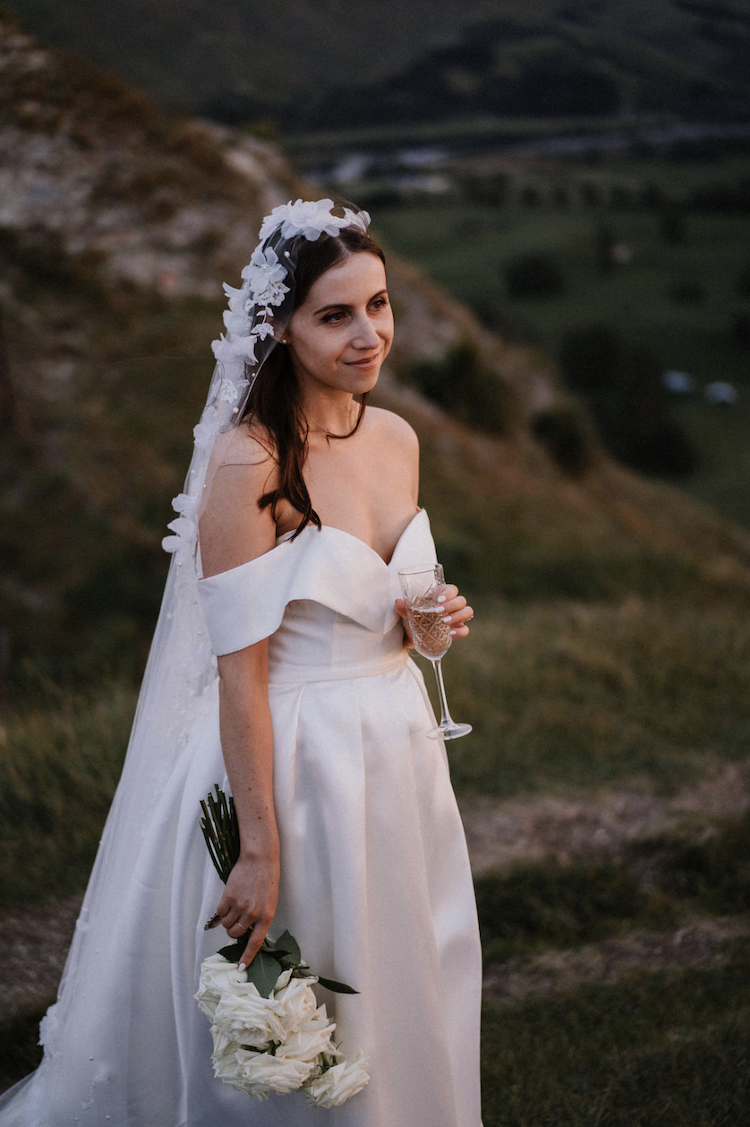 How to elope with a wedding veil