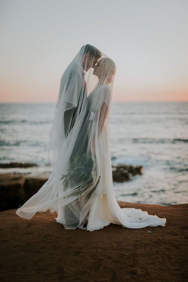 Eloping with a wedding veil_4