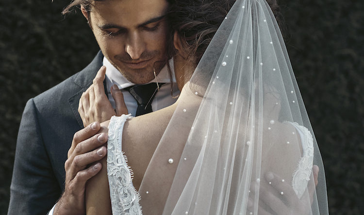 How to elope with a wedding veil