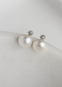 LOLA large pearl earrings 3