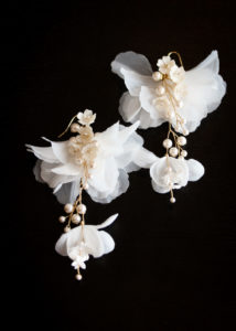 BLANCA floral earrings in gold 1