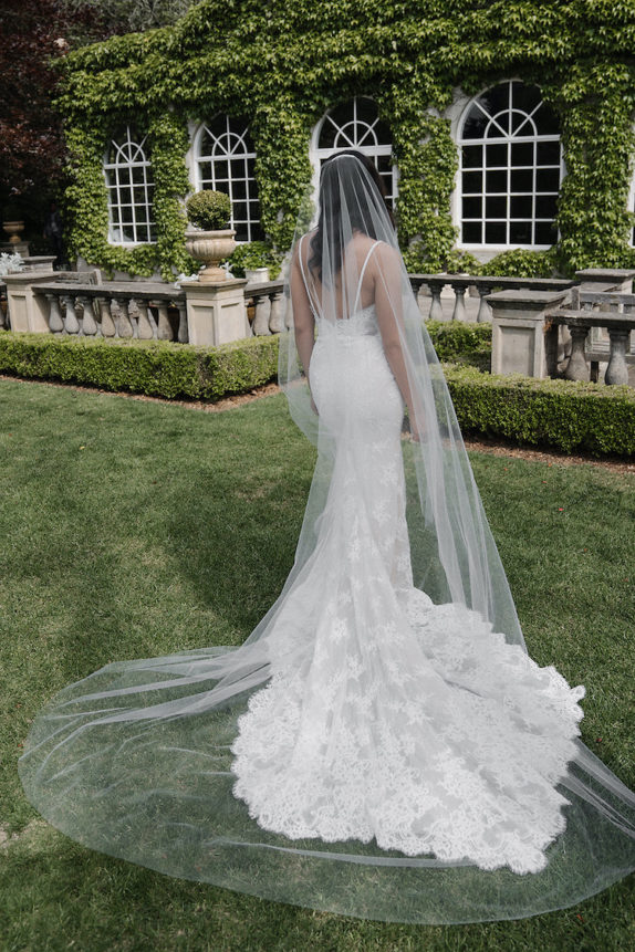 CALLA LILY minimalist wedding veil 1