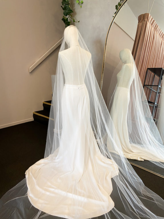 CALLA LILY minimalist wedding veil 5