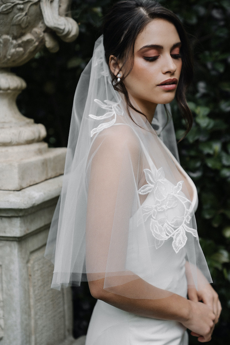 MATISSE Elbow length veil with lace 1