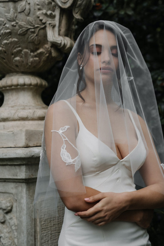 MATISSE Elbow length veil with lace 10