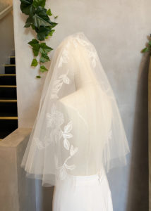 MATISSE Elbow length veil with lace 4
