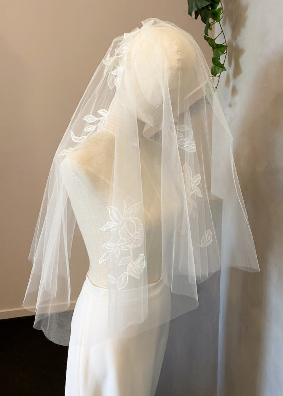 MATISSE Elbow length veil with lace 5