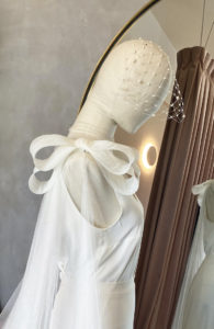 Birdcage veil with pearls with bow wedding dress