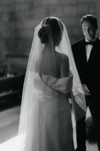 Wedding dress with bow and long veil 5