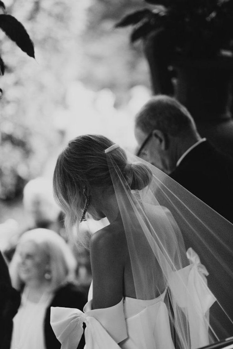 Wedding dress with bow and long veil 8