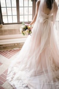 Wedding dress with bow and long veil 9
