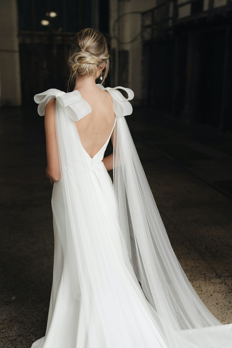 Bridal capes to elevate your wedding dress_LAURENCE cape 2