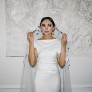 Bride Alexa Wears The Carmen Veil 8
