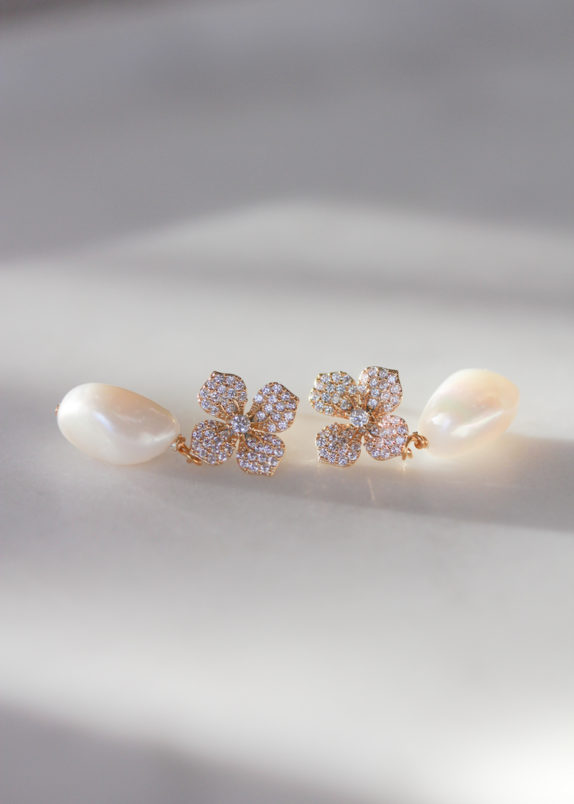 JULIUS crystal pearl earrings 4