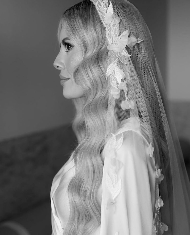 Bride Rebecca wore CARMEN veil at 320cm 1