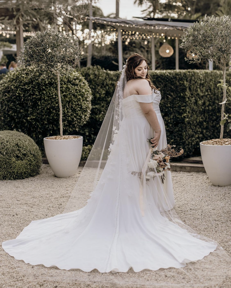 https://www.taniamaras.com/wp-content/uploads/2022/08/Bride-Jade-wears-RIVIERA-wedding-veil-2.png
