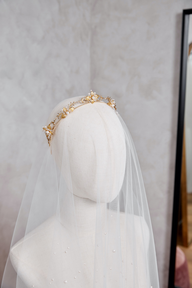Simple wedding crowns for the new season 16