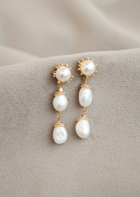 LEON_Gold pearl earrings 1