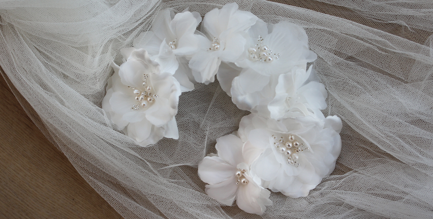 Bespoke in bloom | A statement floral bridal headpiece for Yasmin