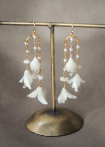 Gold bridal earrings for the style obsessed bride 14