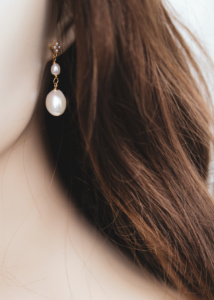 Gold bridal earrings for the style obsessed bride 22
