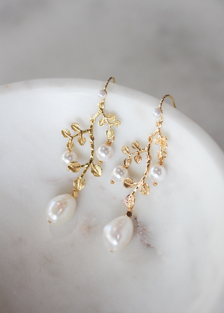 Gold bridal earrings for the style obsessed bride 4