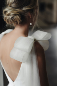 Gold bridal earrings for the style obsessed bride 8