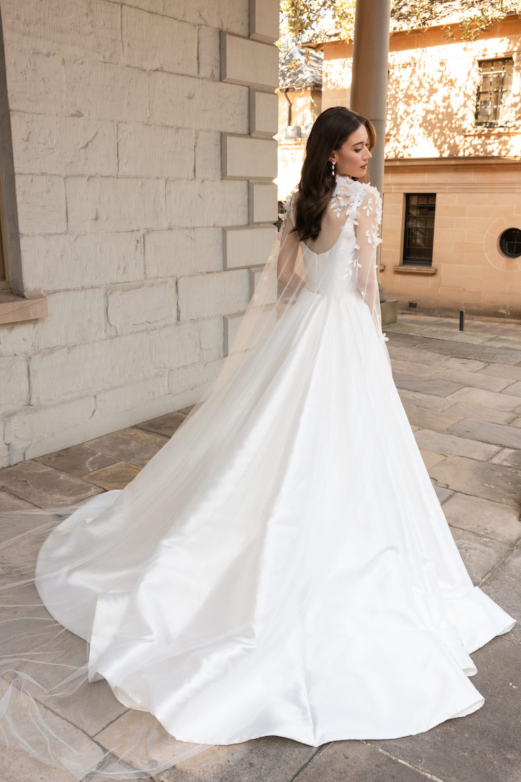 High Impact wedding veils to transform your bridal look 26