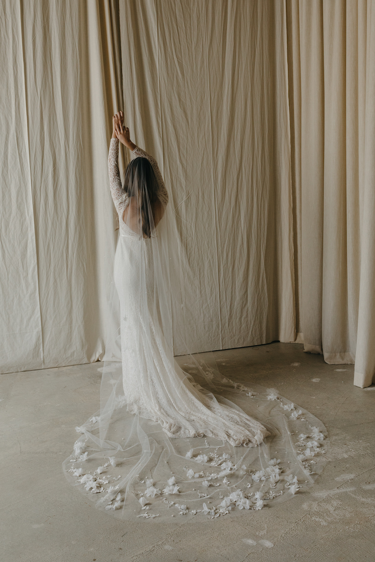 High Impact wedding veils to transform your bridal look 31