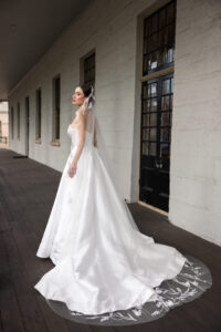 High Impact wedding veils to transform your bridal look 3