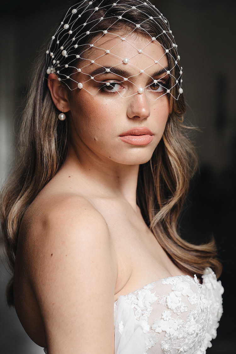 How to Choose The Perfect Hair Accessories for your Wedding Day – Pearls &  Lace