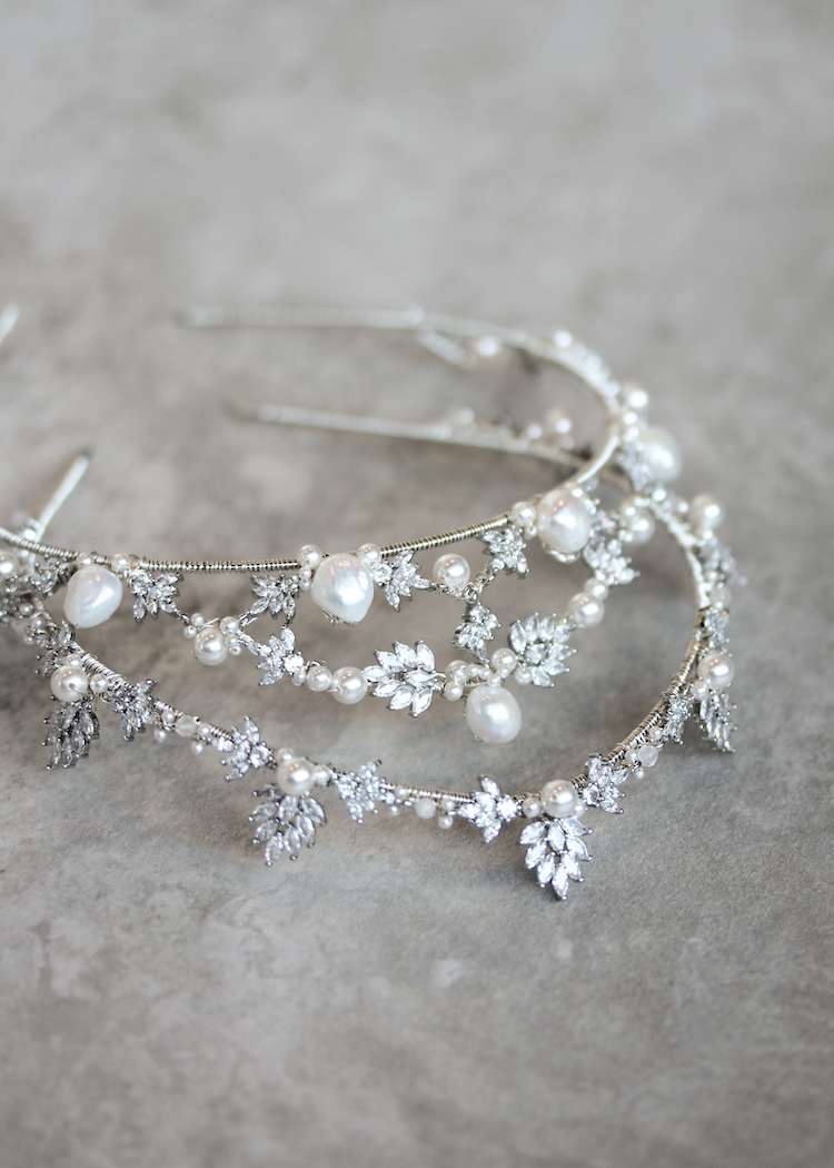 How to Choose The Perfect Hair Accessories for your Wedding Day – Pearls &  Lace