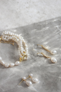 Ella Pearl Bridal Earrings 2