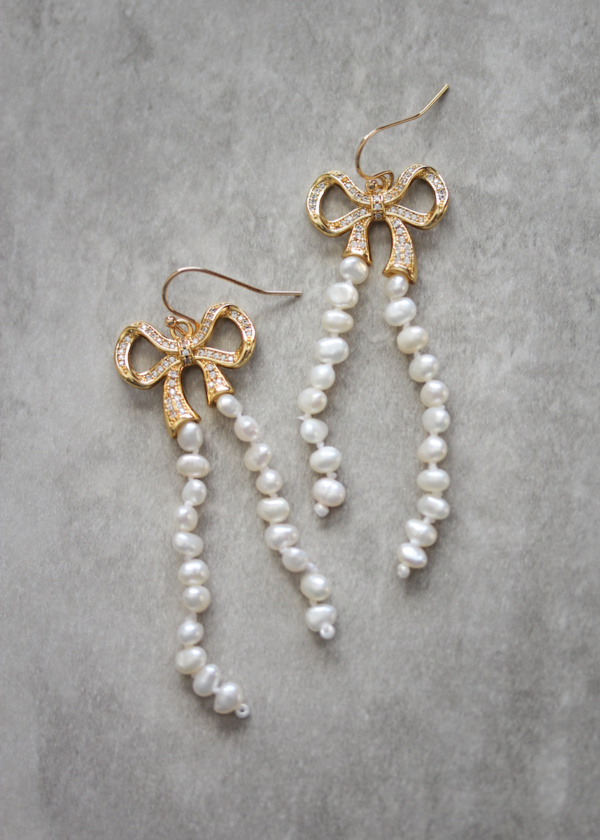Trinket Pearl Bow Earrings 4