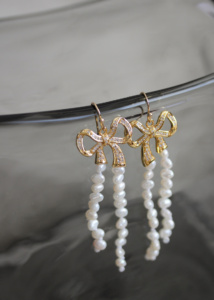 Trinket Pearl Bow Earrings 8