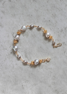 Plato Delicate Pearl Bracelet 4
