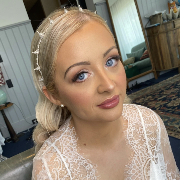 Bride Cassie Wears Henri Crown 2.png