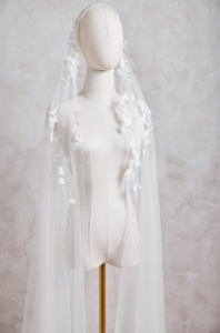 Carmen Juliet Cap Veil 17.jpg