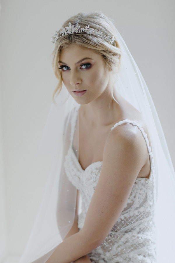 Long wedding veils and tiaras discount