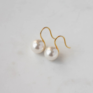 Ellis Pearl Earrings 2.jpg