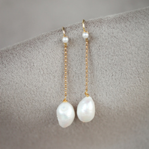 Katia Minimalist Pearl Earrings 1.jpg