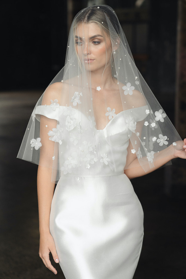 PEPE floral drop veil