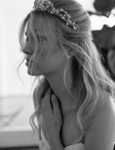 Reina Gold Wedding Crown With Pearls 7.jpg