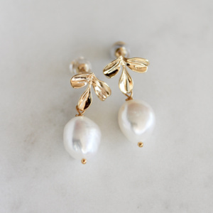 Seychelles Pearl Earrings 1.jpg
