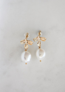 Seychelles Pearl Earrings 3.jpg