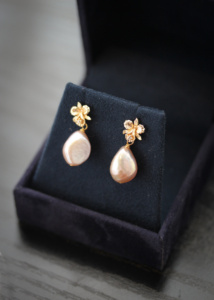 Bianca Mauve Pearl Earrings