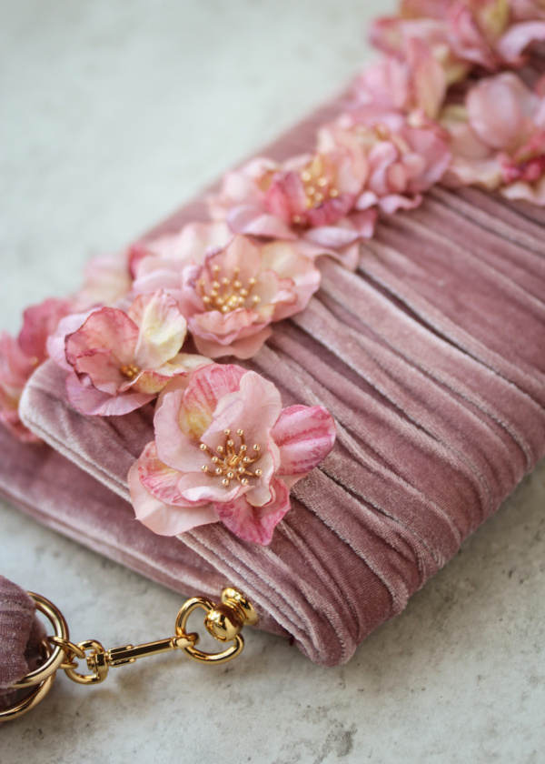 DOLCE VITA pink bridal clutch Tania Maras