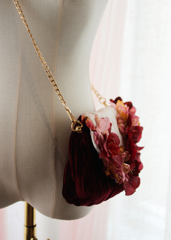 Lionheart Embellished Clutch With Chain 6